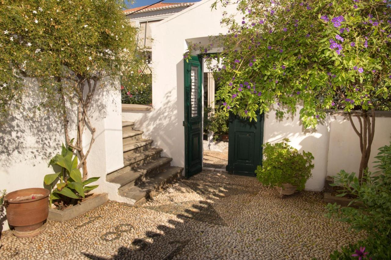 1861 Mansion Spetses Villa Bagian luar foto
